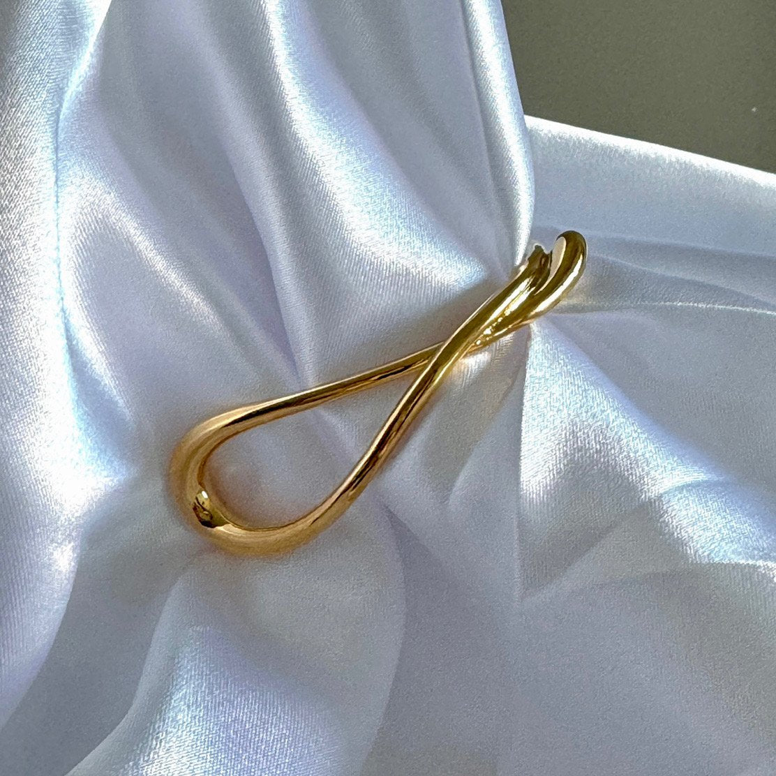 Fey Bangle in Silver