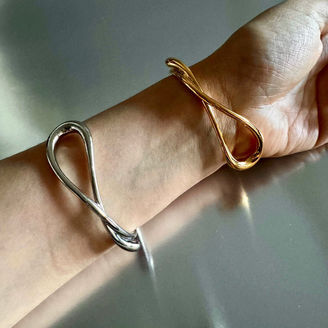 Fey Bangle in Gold
