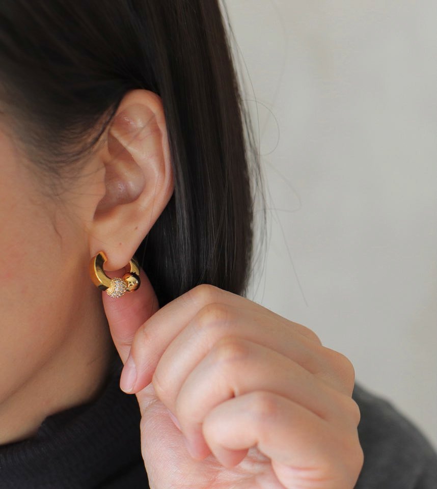 Glist Dos Earrings in Gold