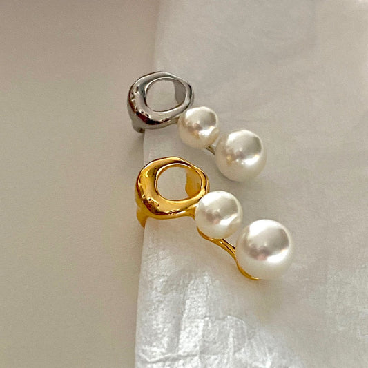 Pois Pearl Earcuff in Gold
