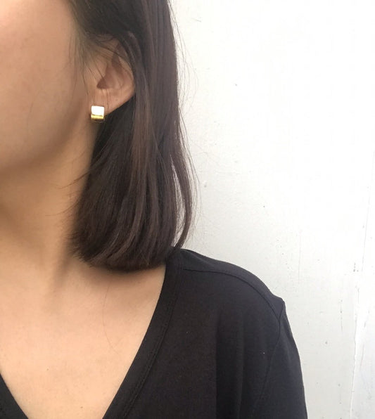 Cubic Huggies in Gold