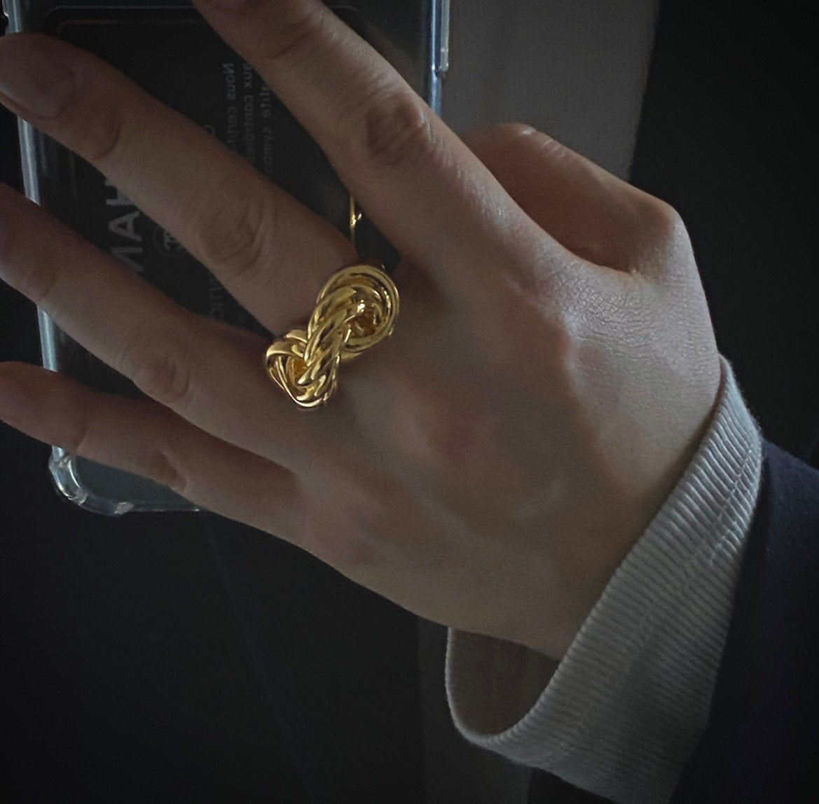 Twist Knot Grande Ring In Sliver