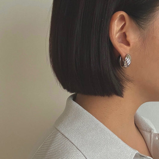Hive earrings in Gold