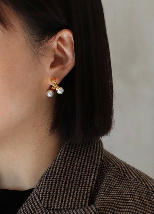 Glist Pearl Earrings in Gold