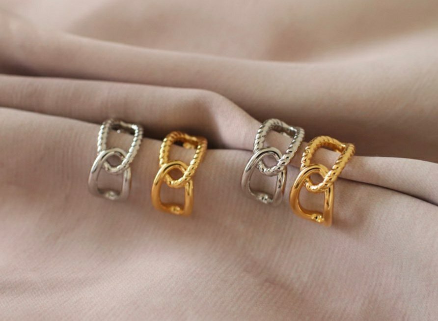 Charlotte Chaine earrings in gold