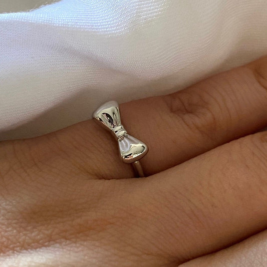 Laurel Ring in Silver