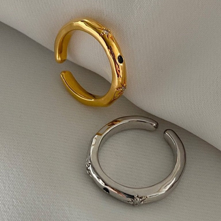 Dea Starred Ring in Silver