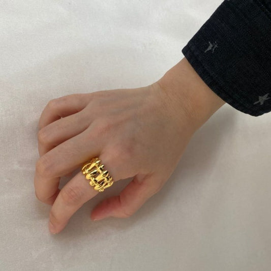 Stefeni Ring in Gold