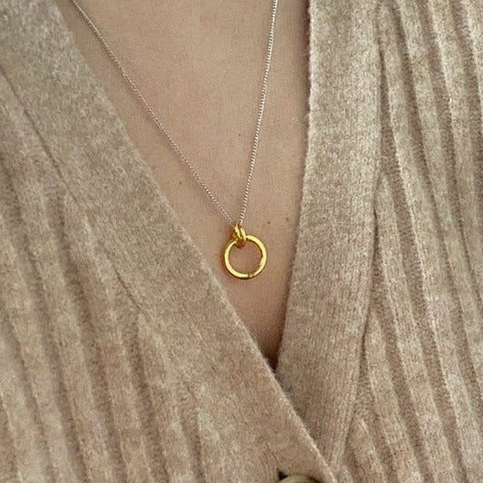 Dea Necklace in Gold Pendant