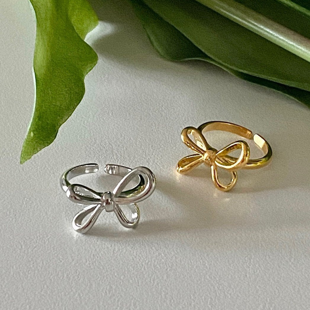 Laurel Dos Ring in Gold