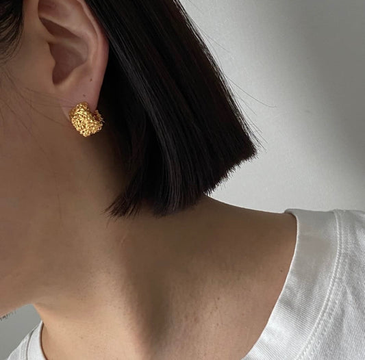 Tempo Chic Earrings in Gold