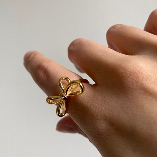 Laurel Dos Ring in Gold