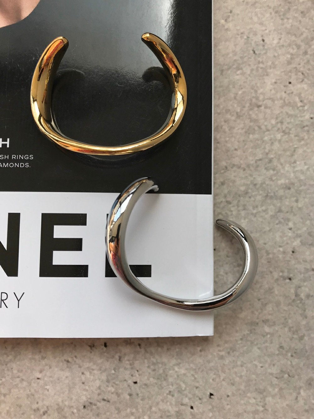 Dea Tres Bangle in Gold