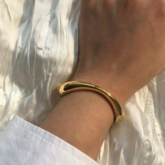 Dea Tres Bangle in Gold