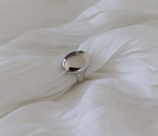 Ova Badge Ring in Silver