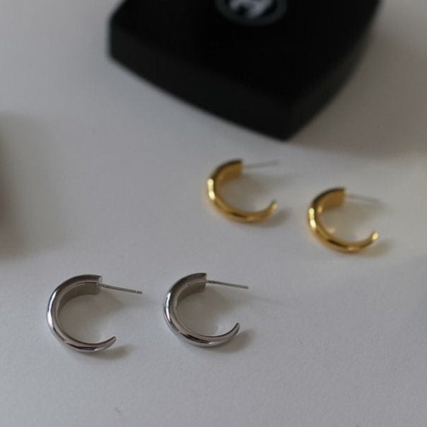 Bella Earrings in Gold