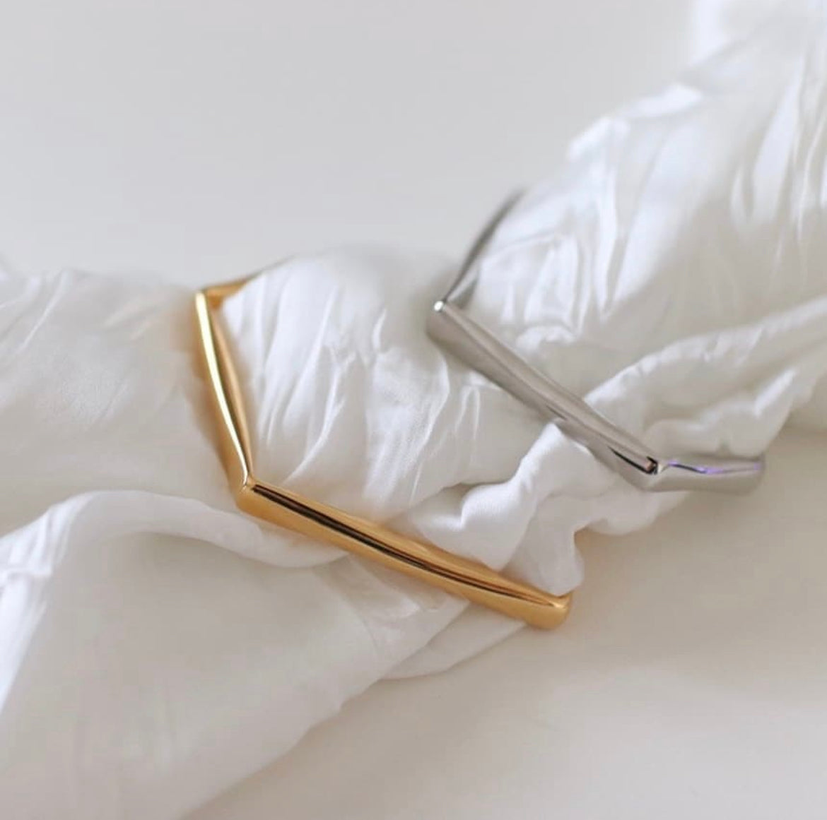 Giselle Bangle in Silver