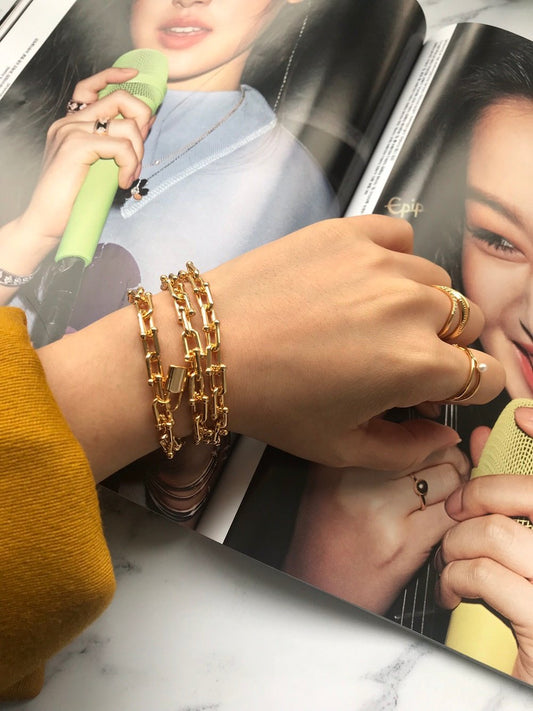 Charm Chaine Necklace in Gold