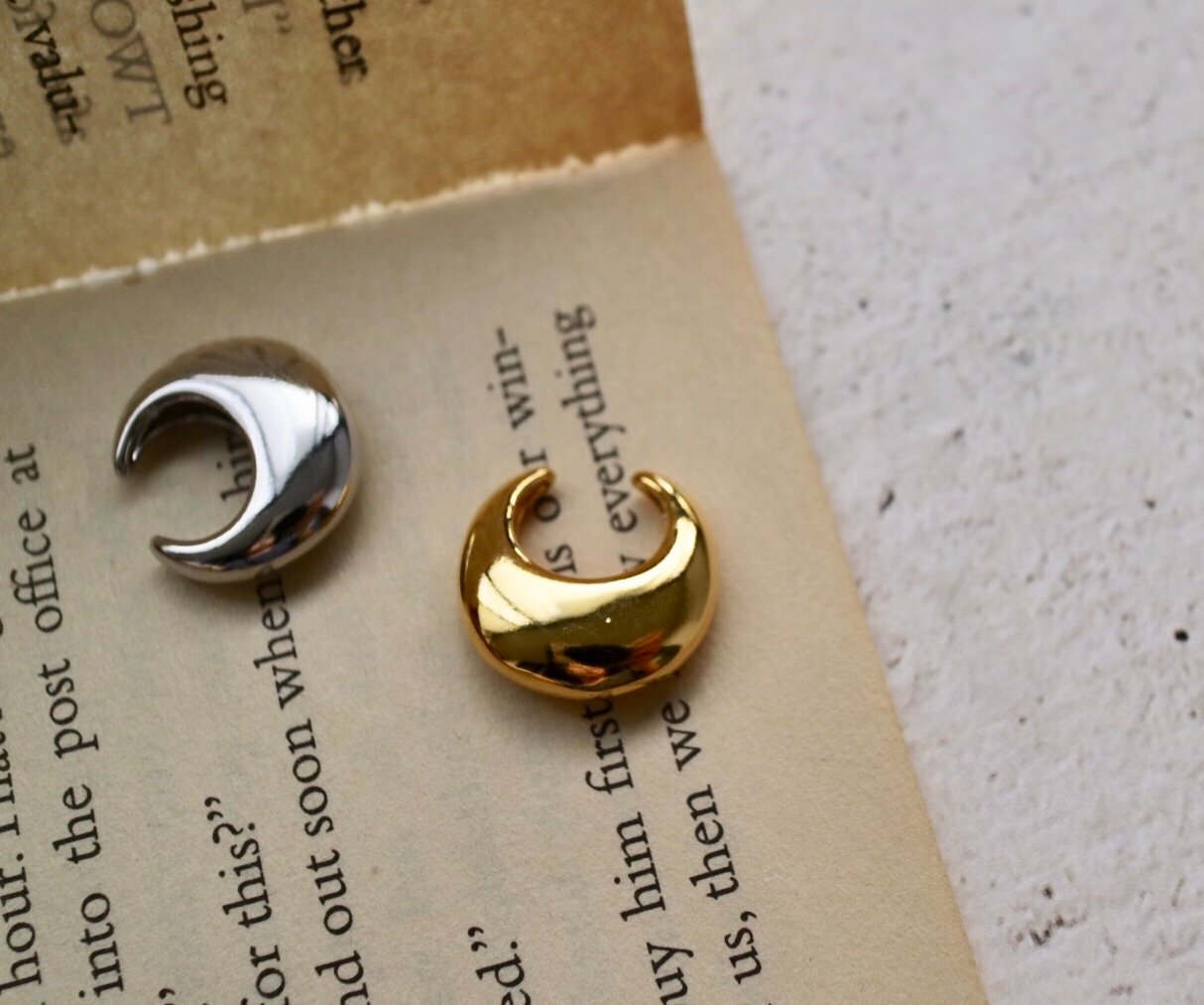 Dea Dos Cuff in Gold