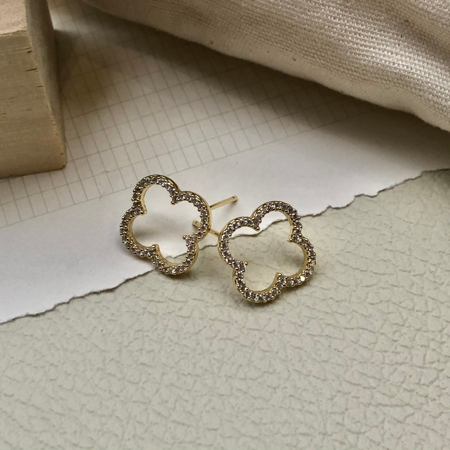 Clover Earrings Large in Gold
