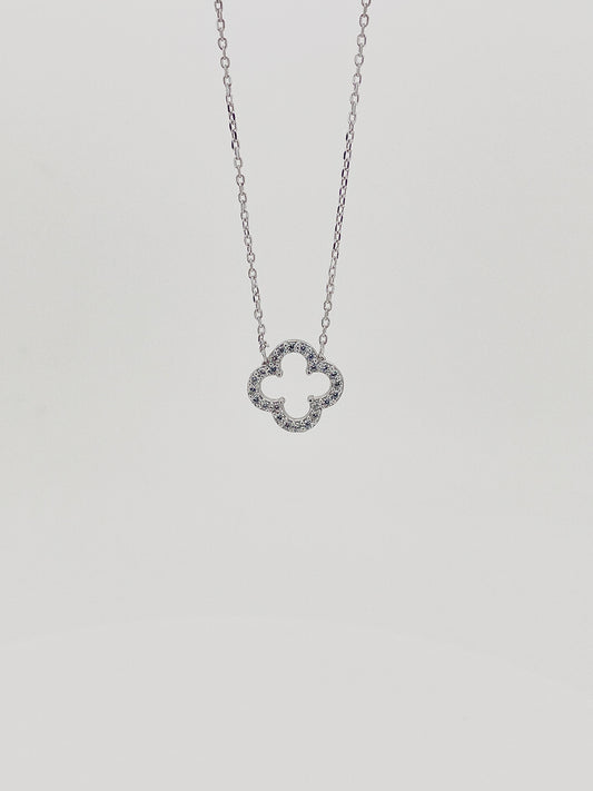 Clover Necklace Medium in Silver