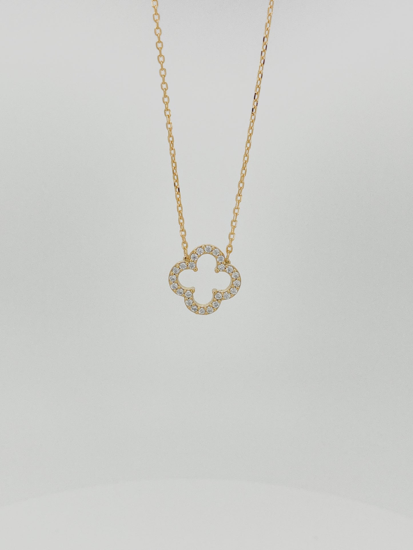 Clover Necklace Medium in Gold