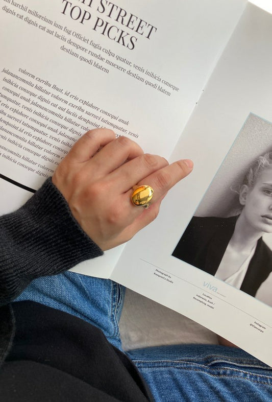 Ova Badge Ring in Gold