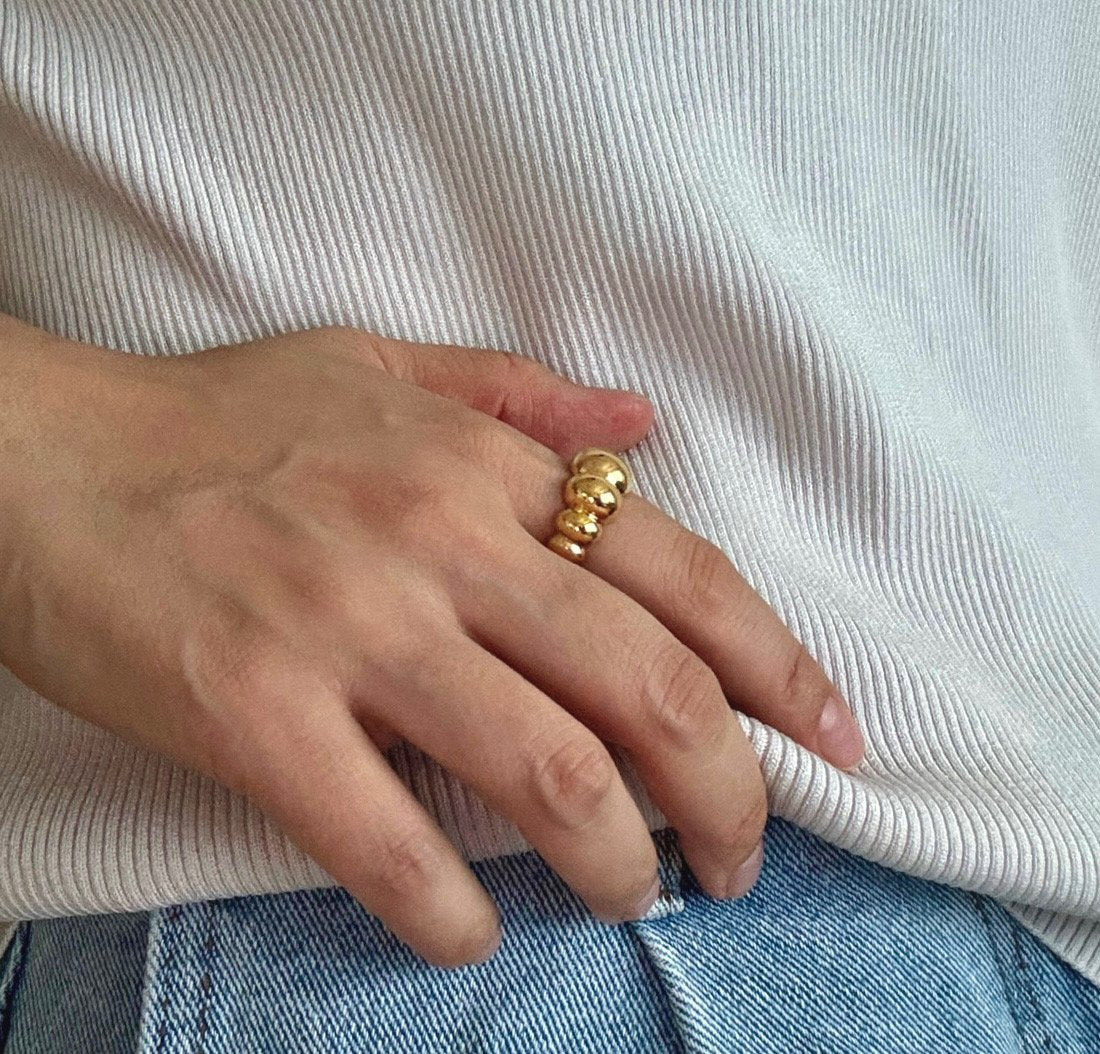 Bubbles ring in Gold