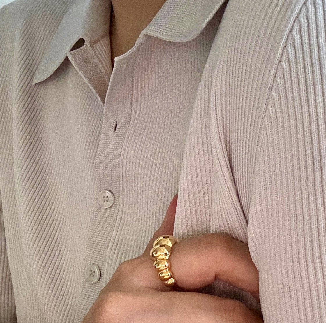 Bubbles ring in Gold