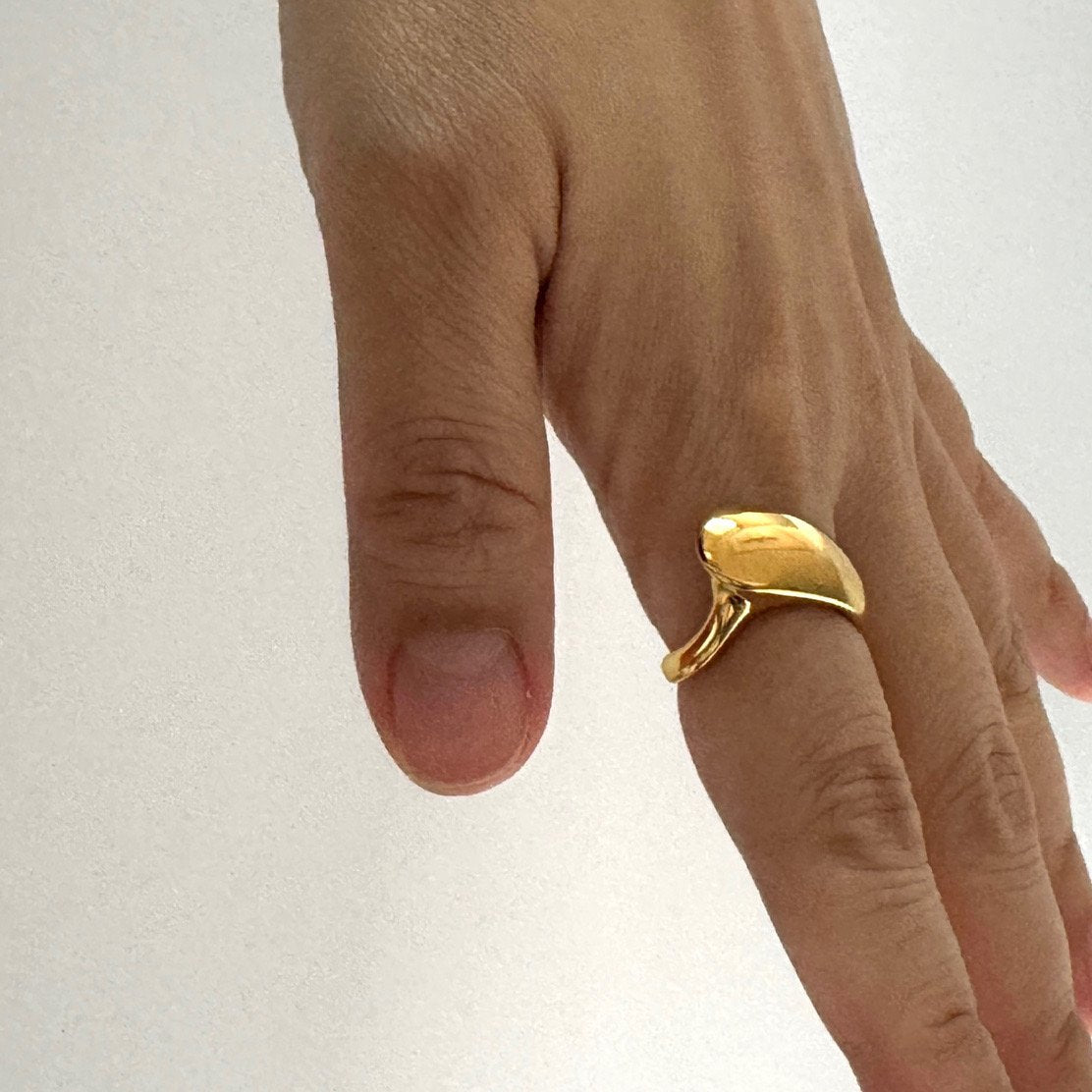 Colpo Ring in Gold