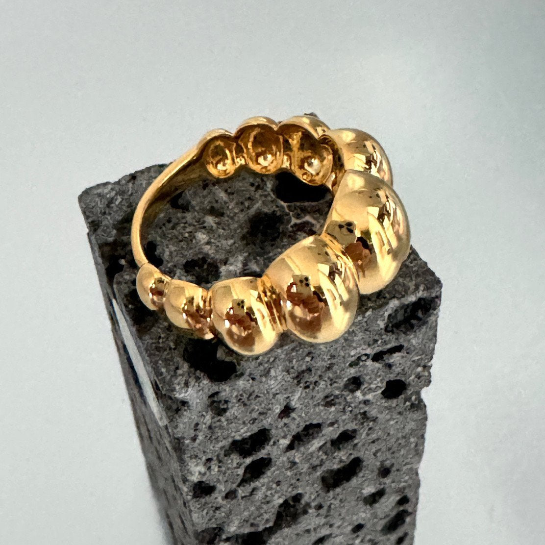 Bubbles ring in Gold