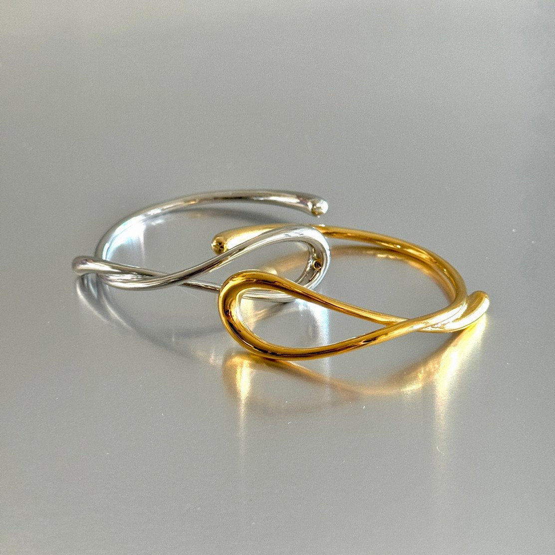 Fey Bangle in Gold