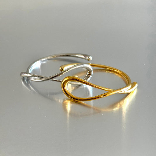 Fey Bangle in Gold