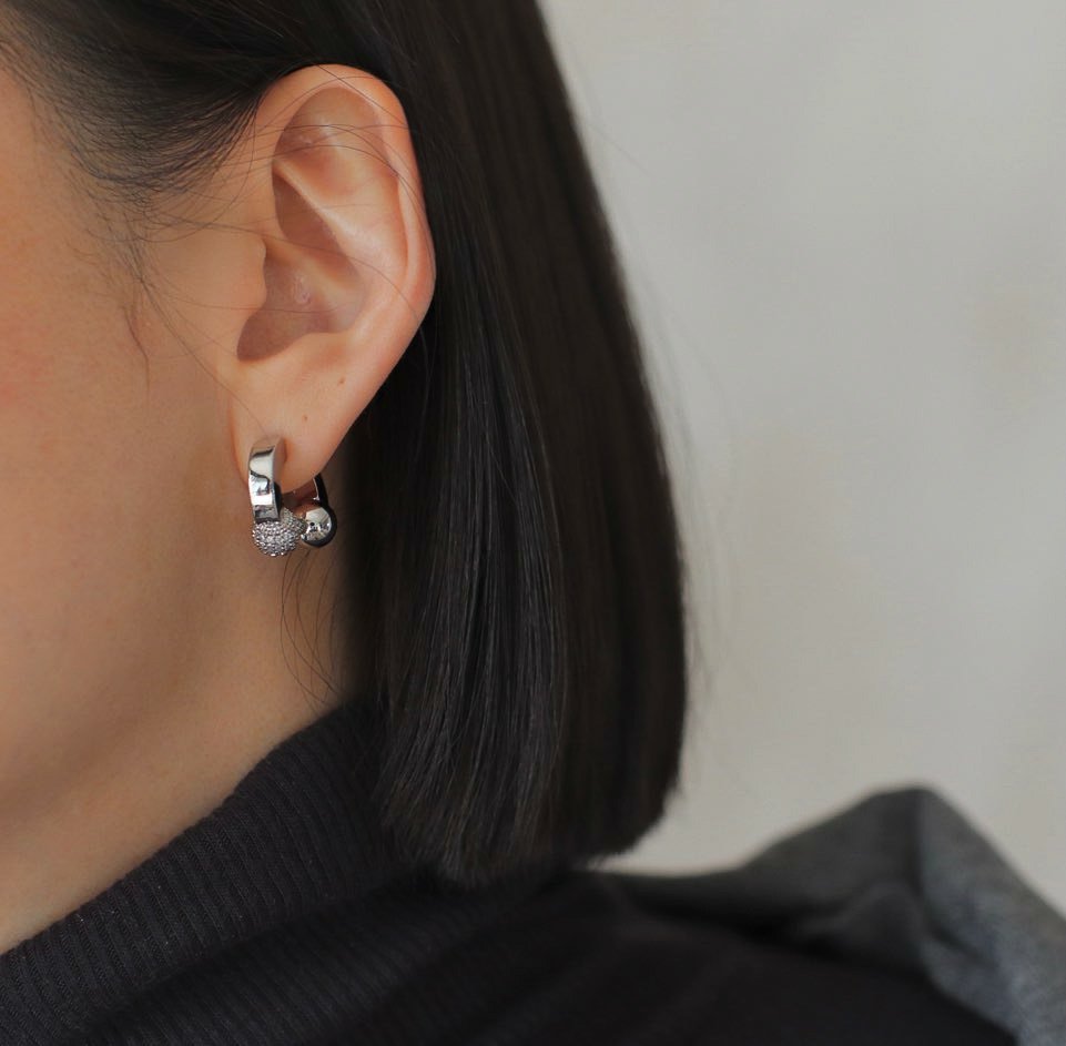 Glist Dos Earrings in Sliver