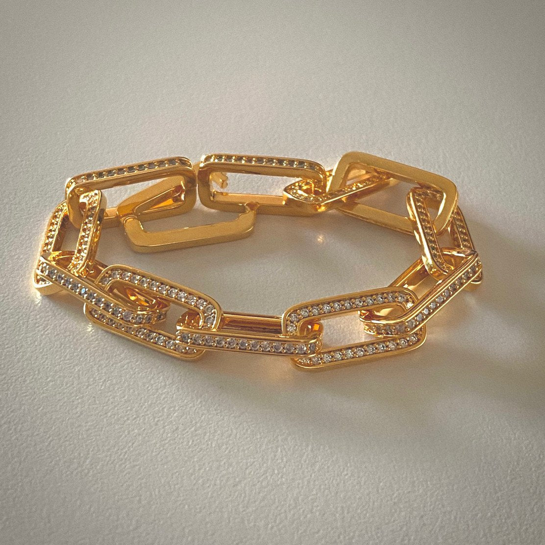 La bracelate in gold