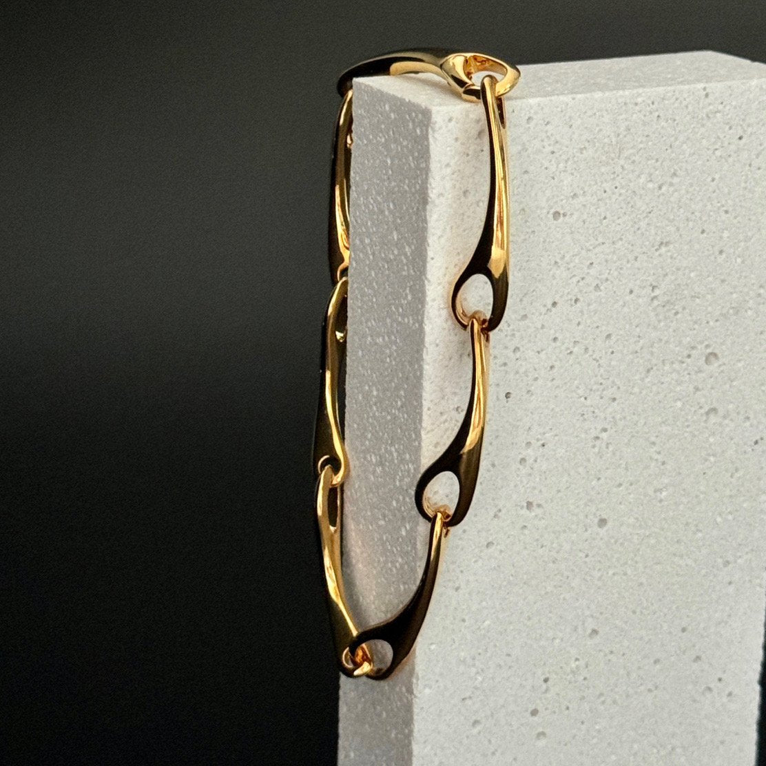 Mari Bracelet in Gold