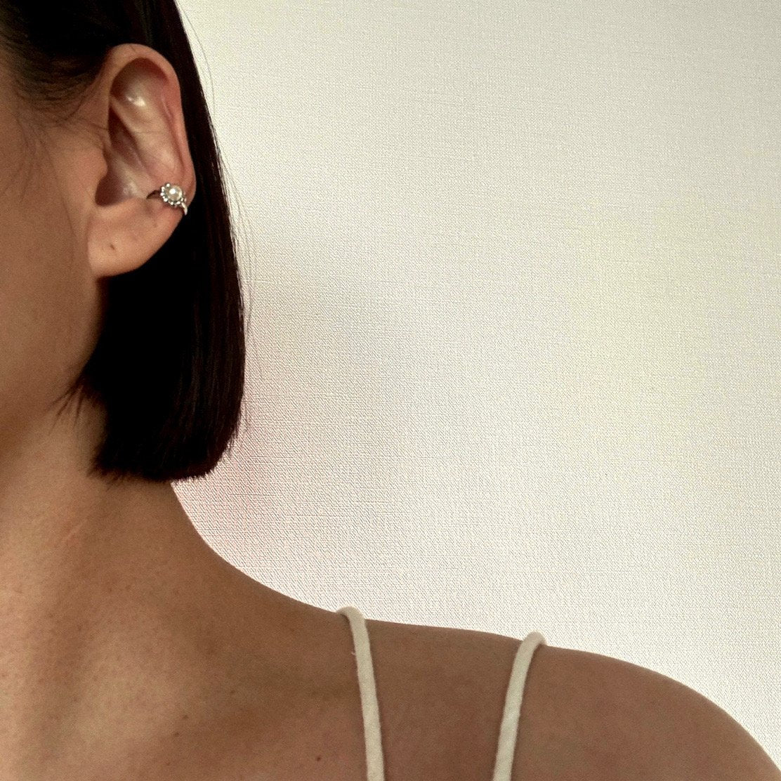 Pearl crown earcuff in gold