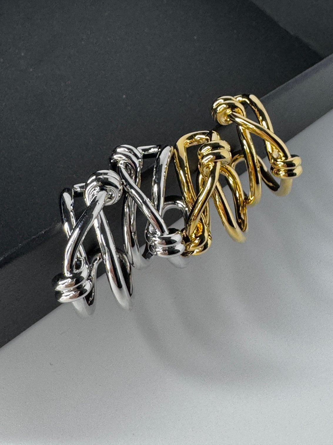 Barb earrings In Silver