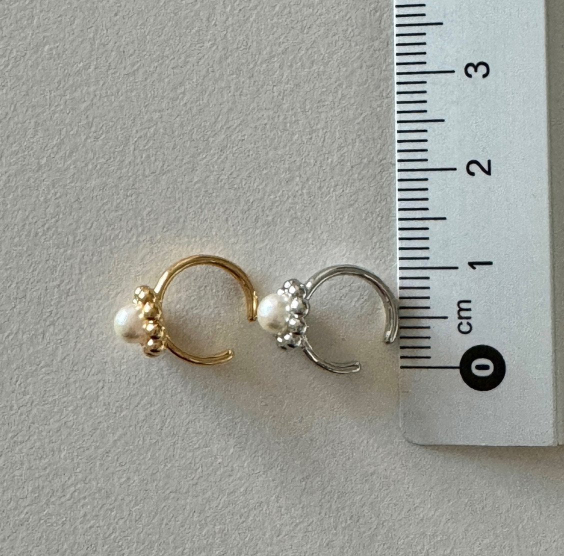 Pearl crown earcuff in gold