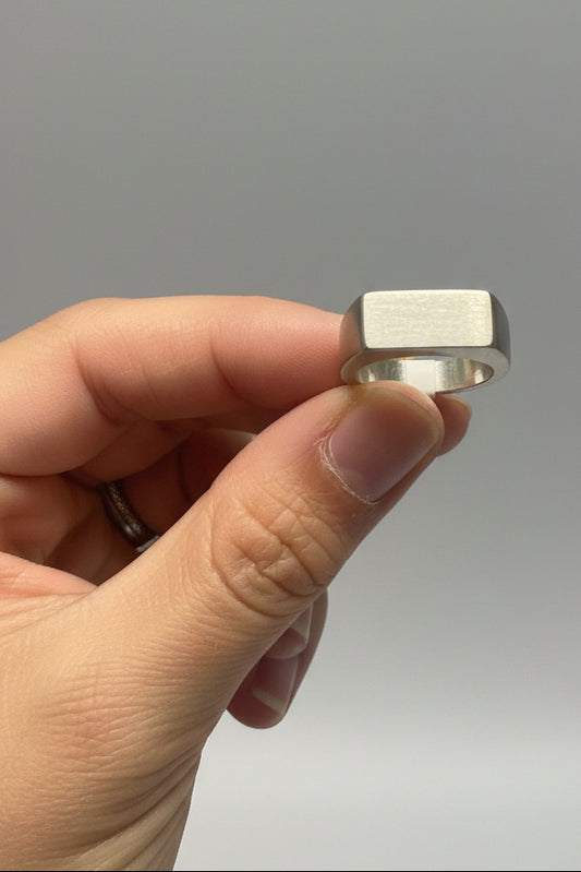 Signet thin ring