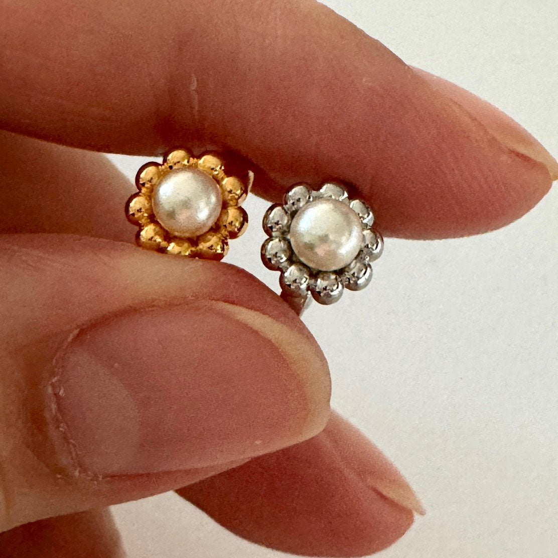 Pearl crown earcuff in gold