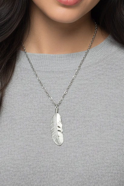 Feather necklace in Silver