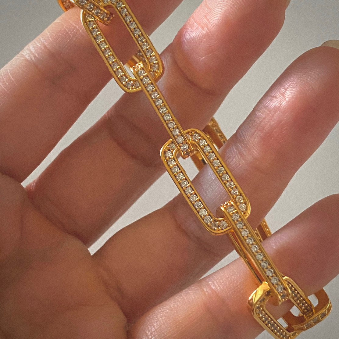 La bracelate in gold