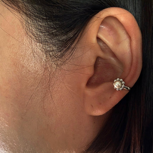 Pearl crown earcuff in silver