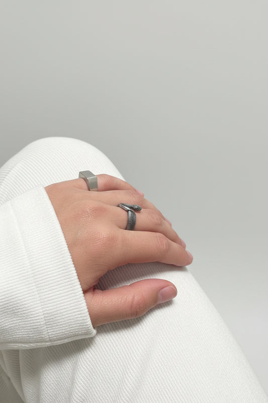 Signet thin ring