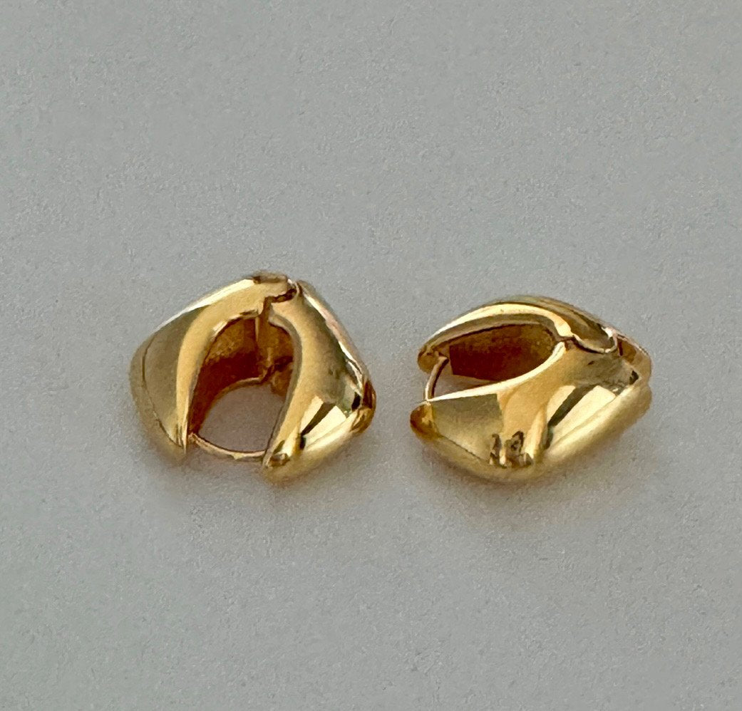 Grasp Earrings in Gold