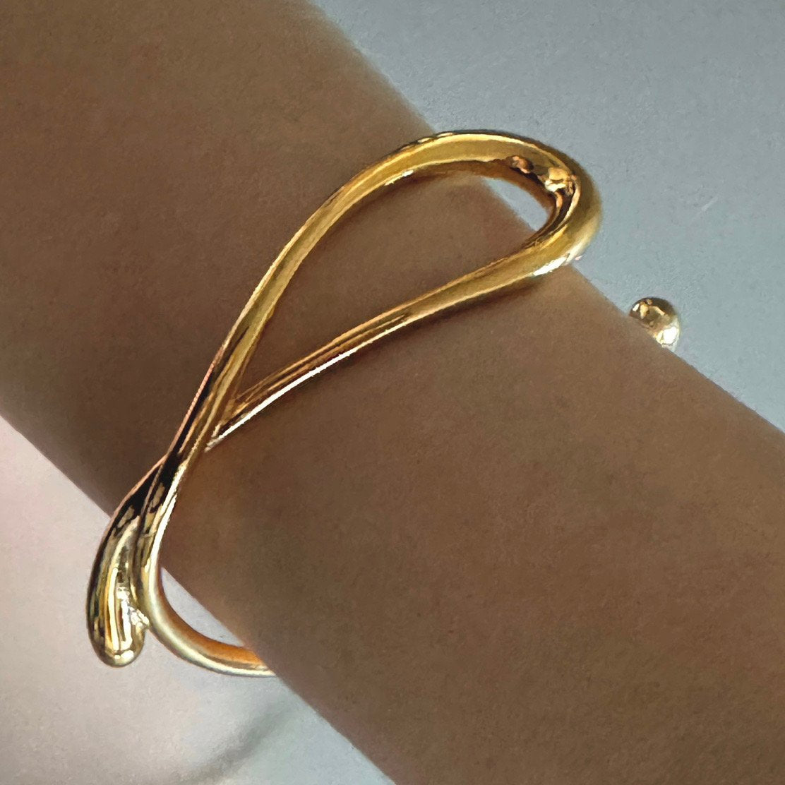 Fey Bangle in Gold