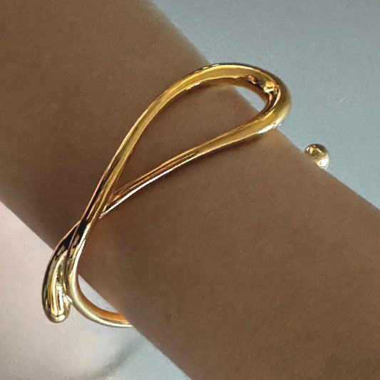 Fey Bangle in Gold