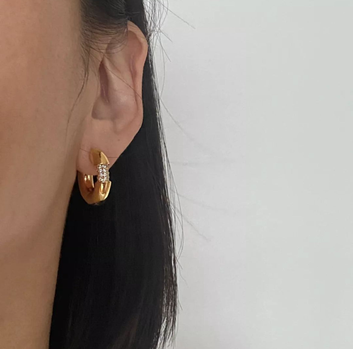 MoD Earrings in Gold