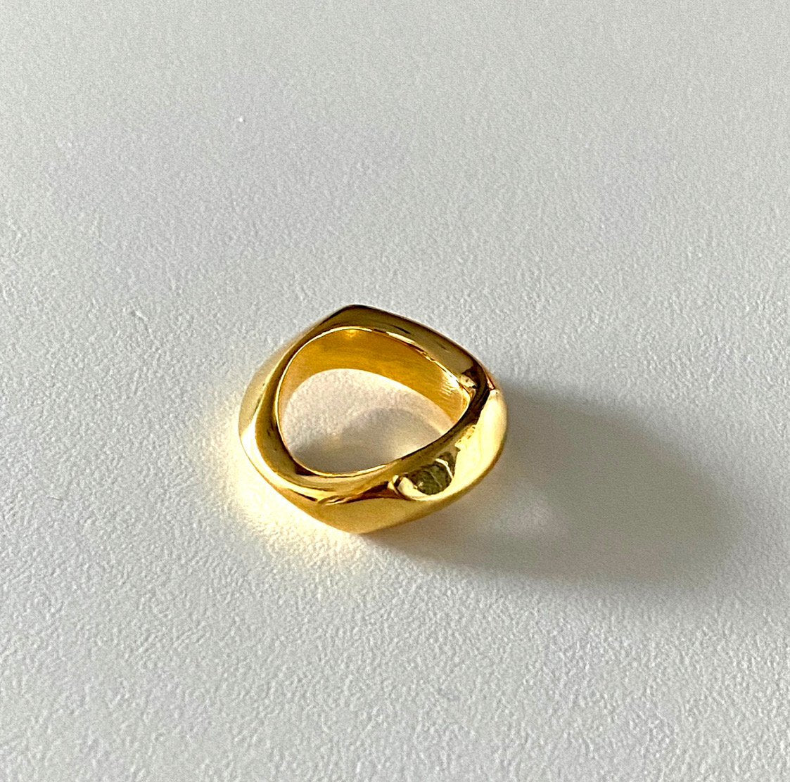 Cos Ring in Gold